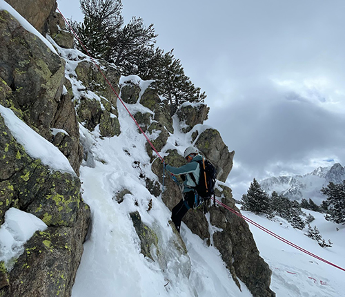 Estada formativa - Curs intensiu d'iniciaci&oacute; a l'alpinisme DESEMBRE 2026 image number 0